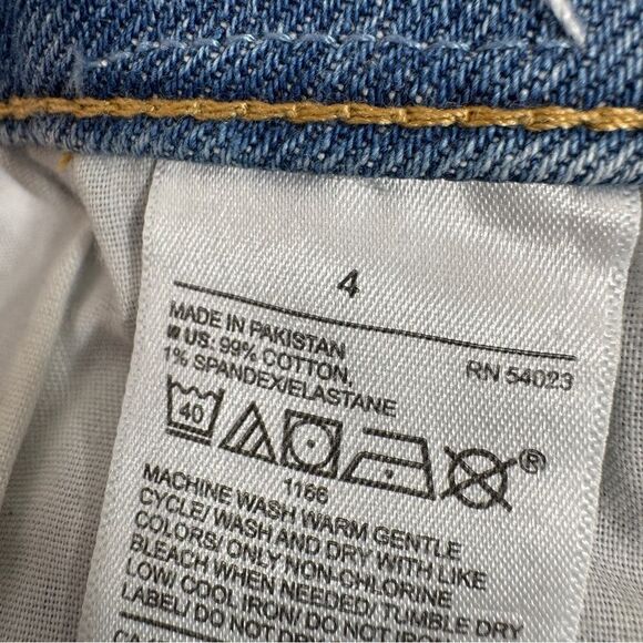 Old Navy High Rise OG Straight Raw Hew Mom Jeans Blue 4 Ankle Distressed - Picture 13 of 13